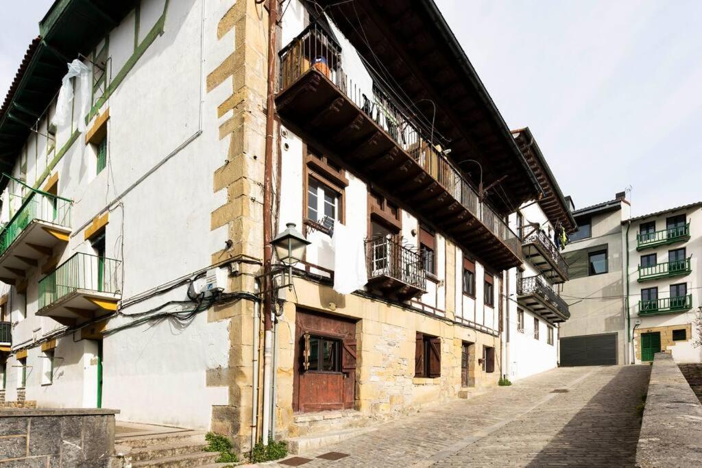 Appartement Sorgin-Etxe. Basquenjoy à Fontarrabie Extérieur photo